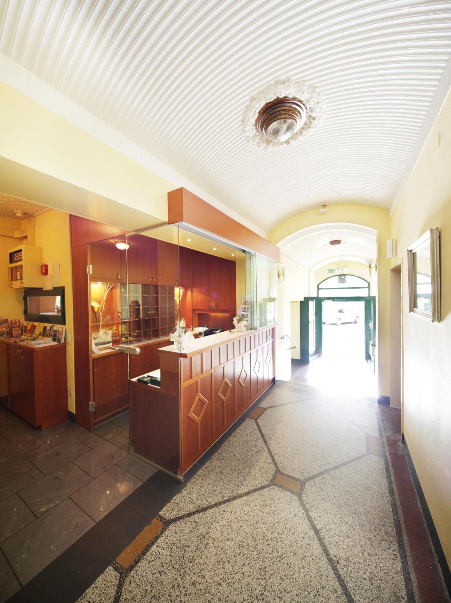 Hotel Bergwirt Schoenbrunn Відень Екстер'єр фото