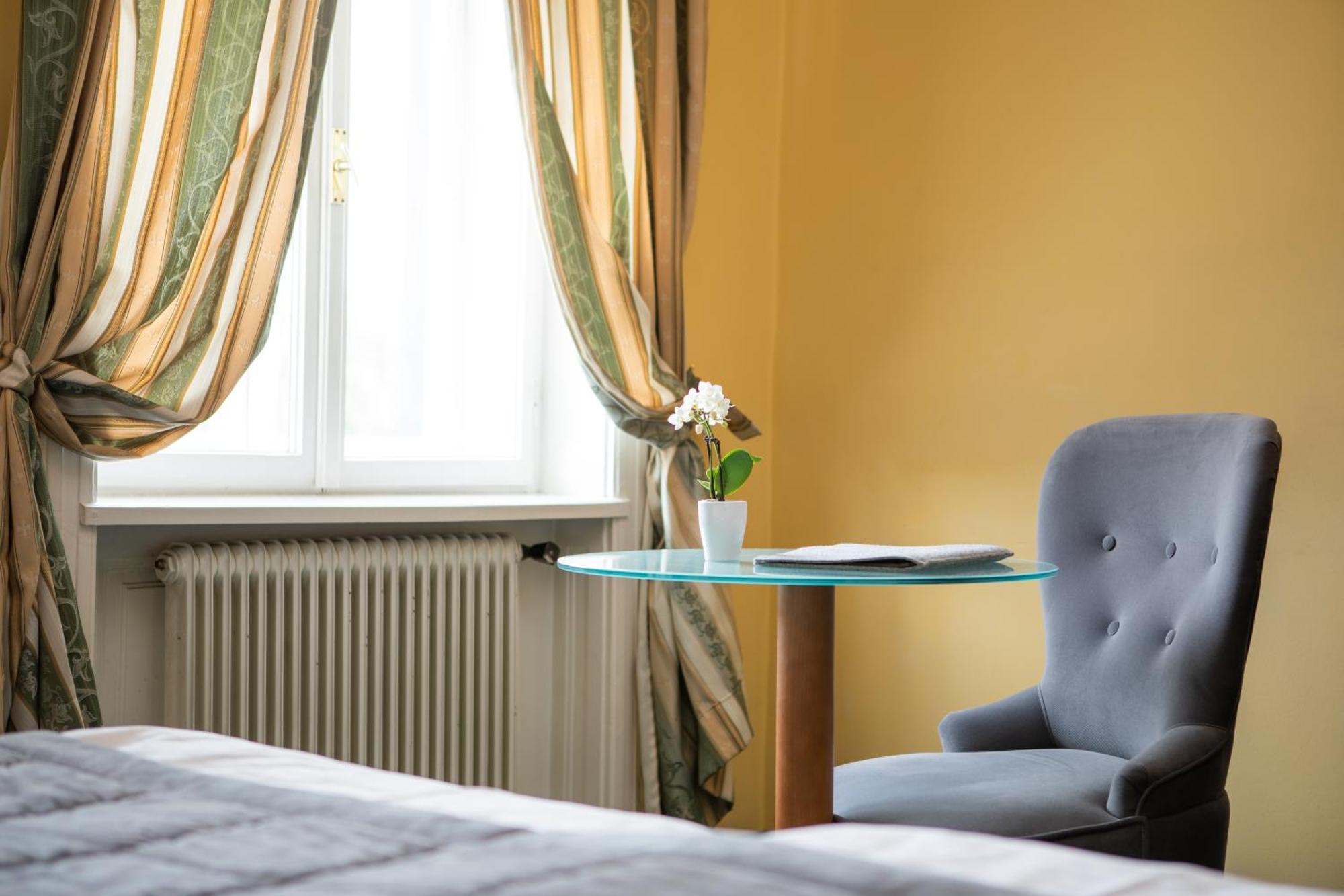 Hotel Bergwirt Schoenbrunn Відень Екстер'єр фото