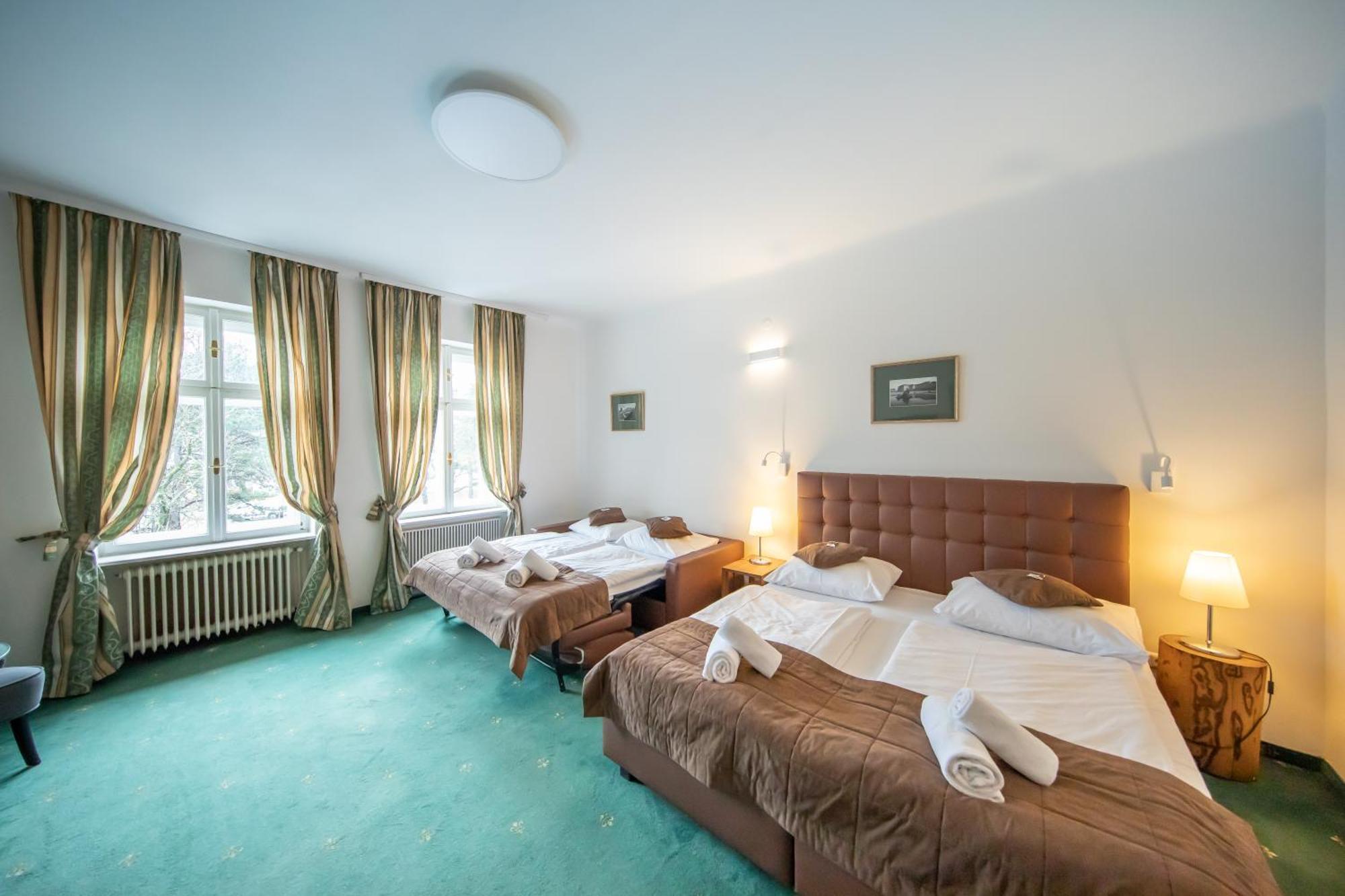 Hotel Bergwirt Schoenbrunn Відень Екстер'єр фото